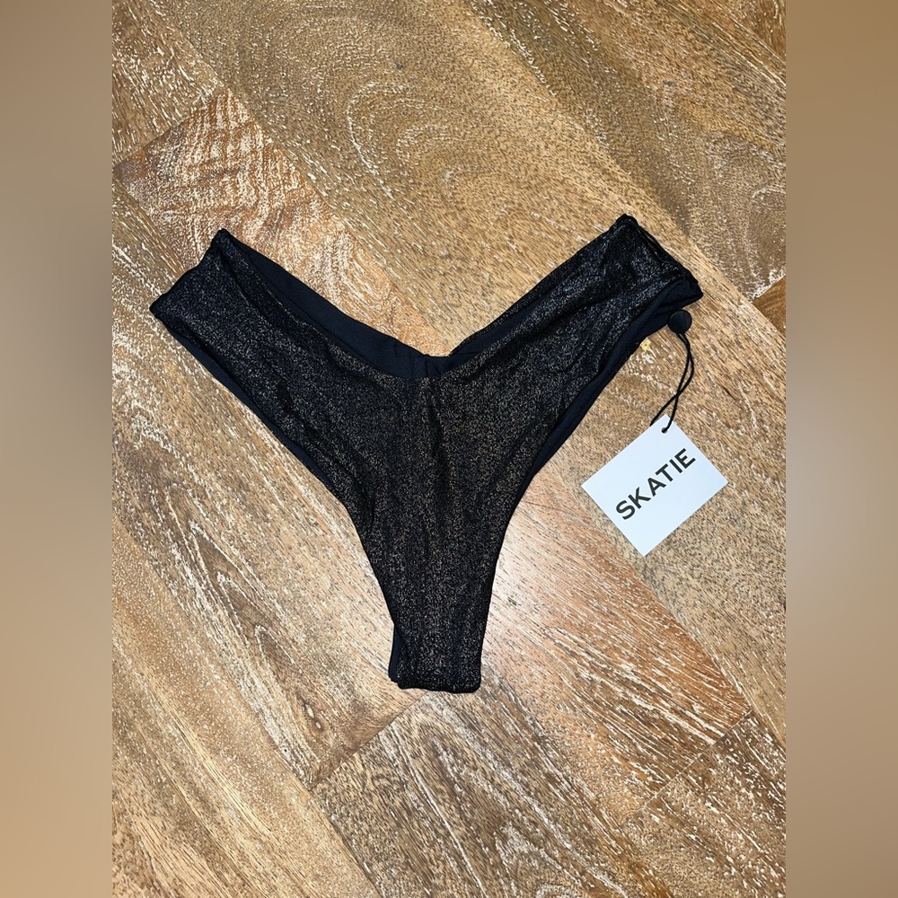 Skatie Mandi Bikini Bottom (in black sparkle) - S